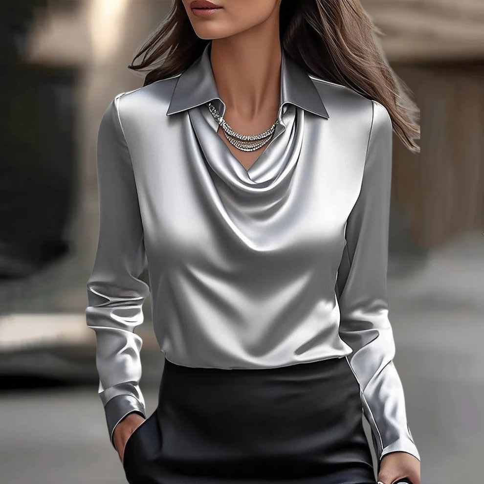 Maja | elegant satinblus i klassisk snitt, svart