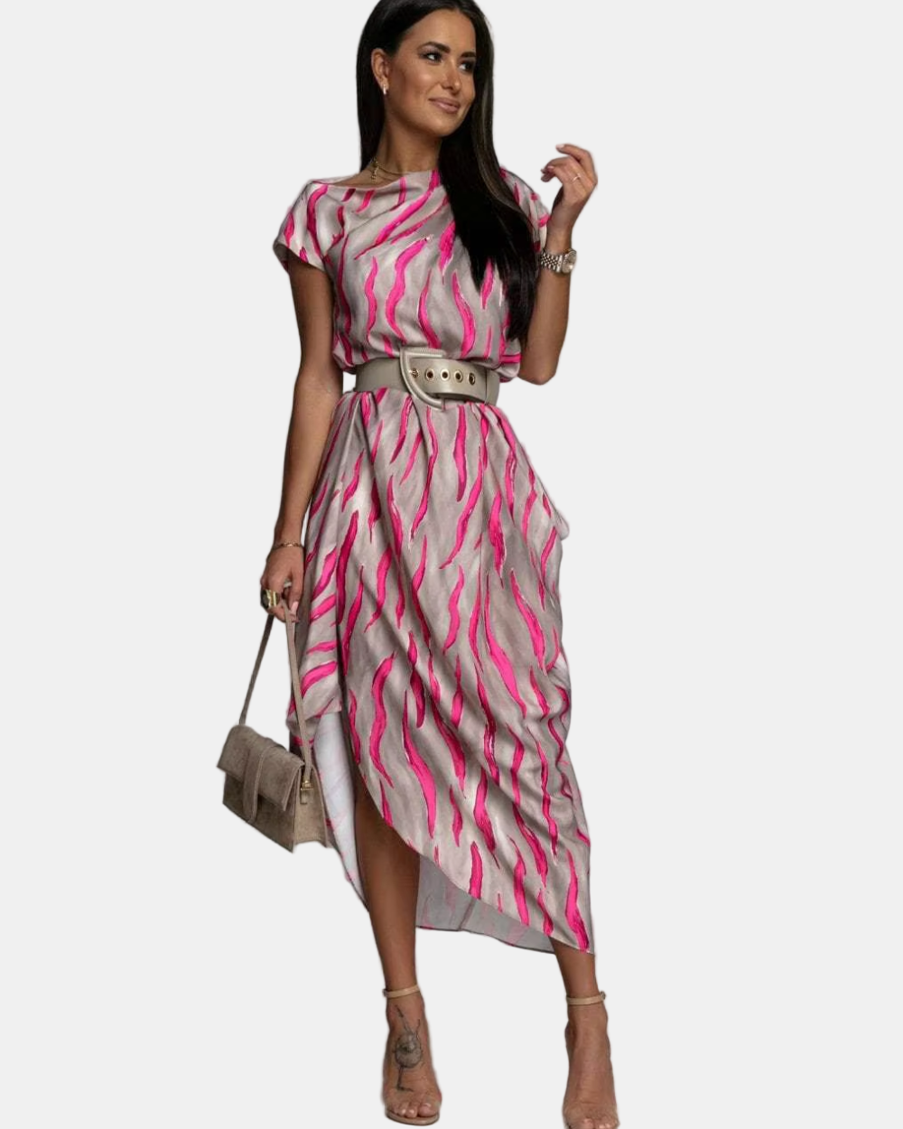 Annette | Asymmetrisk satinklänning i svart med elegant snitt