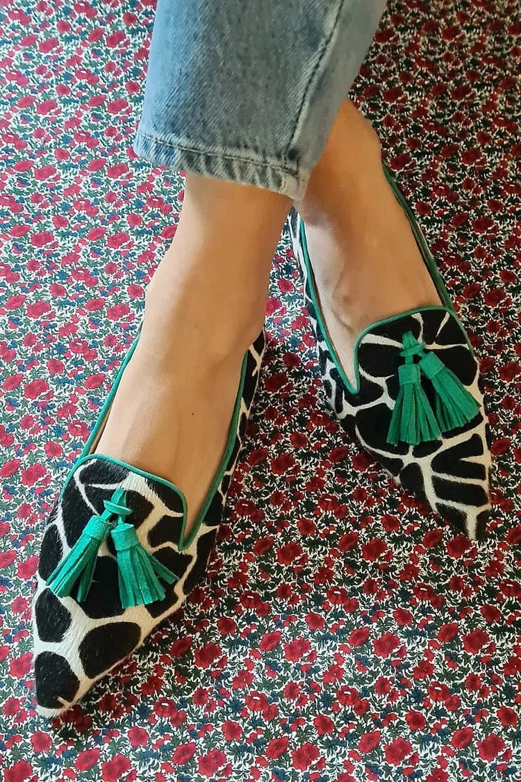 Karin | spetsiga loafers i svart läder, klassisk design