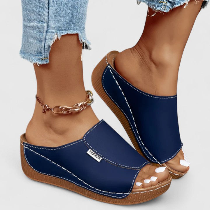 Rebecka | Ortopediska sandaler i beige läder med justerbar rem