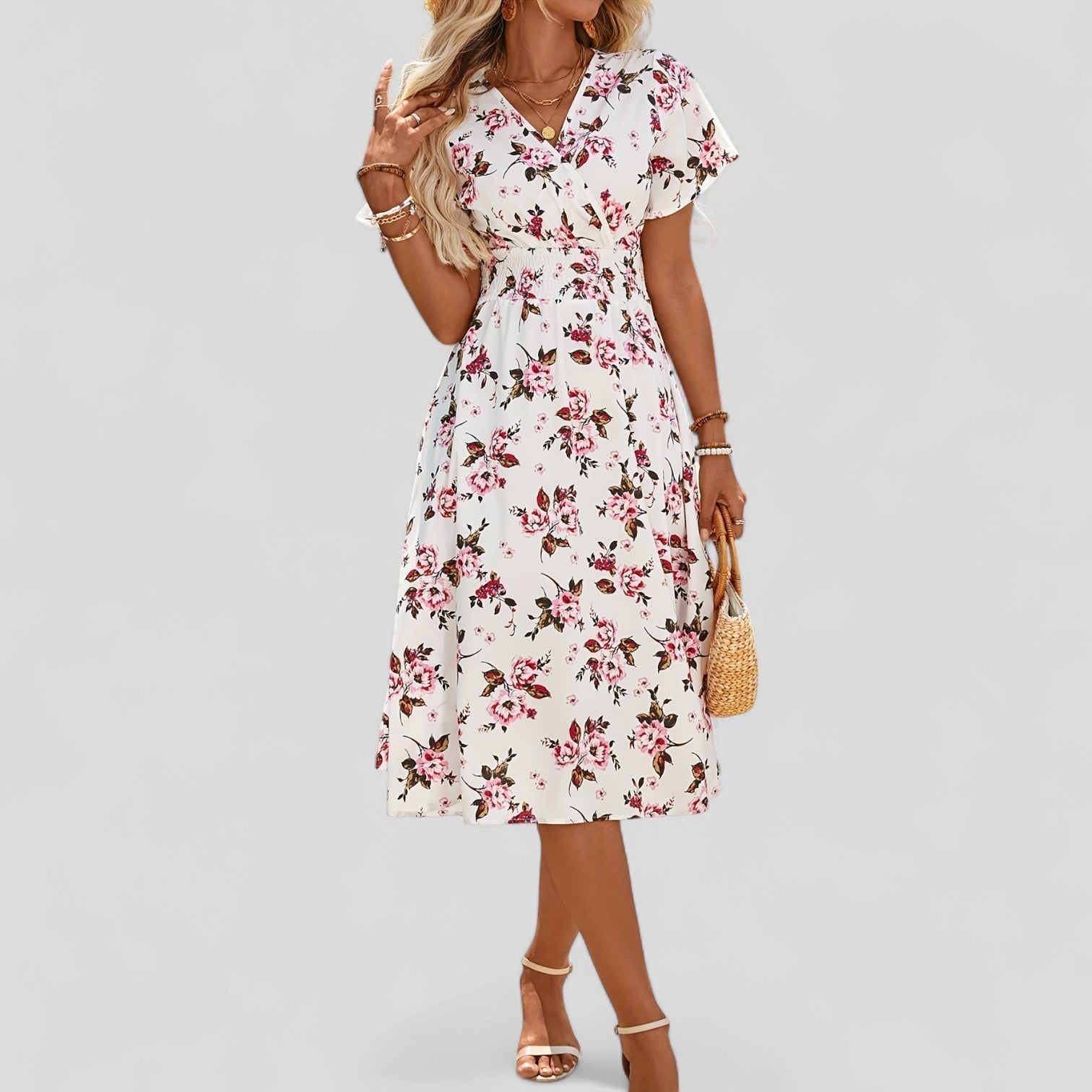 Klara | Blommig rosa sommarklänning i midi med klassisk snitt