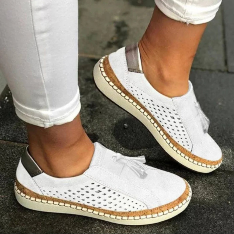 Hilda | Ortopediska slip-ons i svart läder med stödjande sula