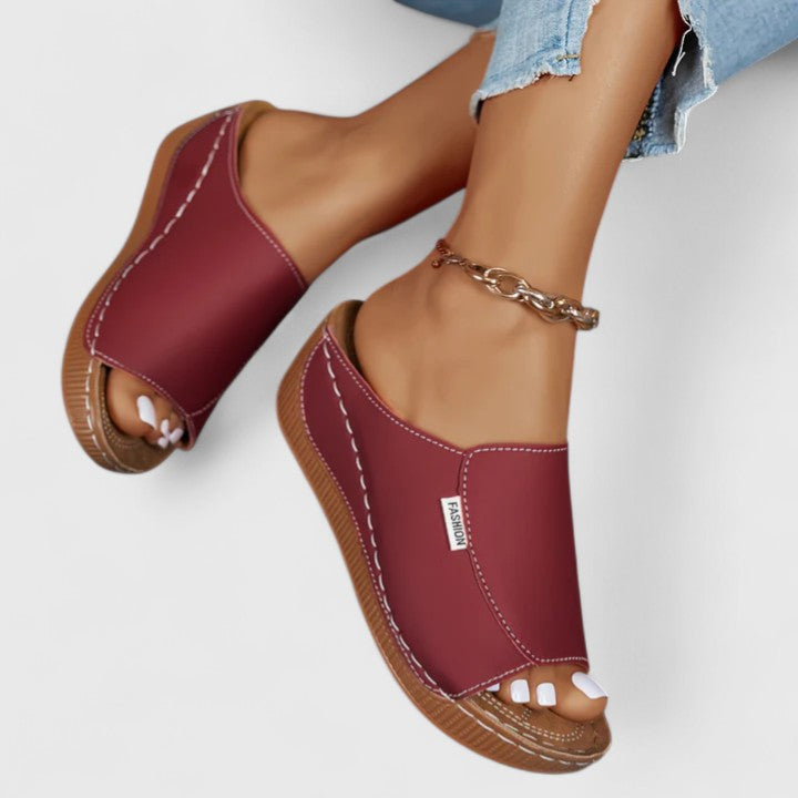 Rebecka | Ortopediska sandaler i beige läder med justerbar rem