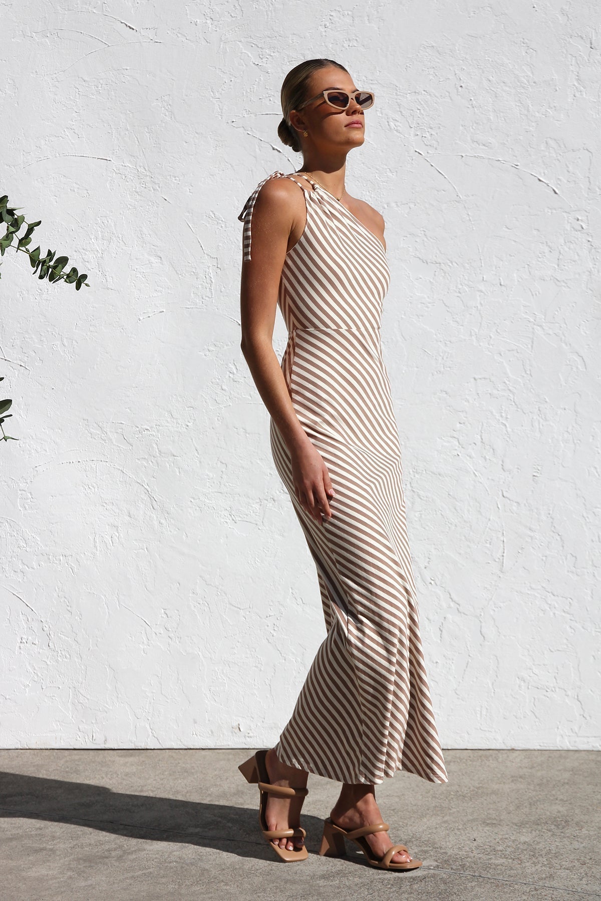 Alma | Rosalie - Randig Klänning med Elegant Detalj