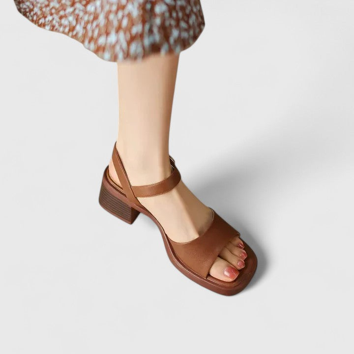 Britta | Eleganta sandaler i svart läder