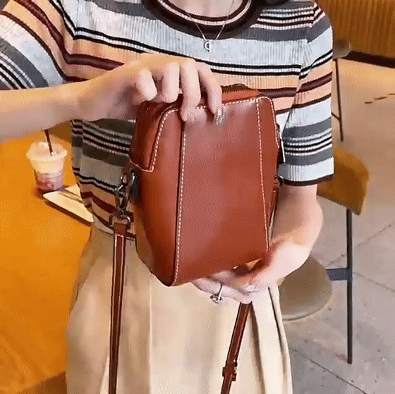 Greta | Kompakt mini handväska i svart läder