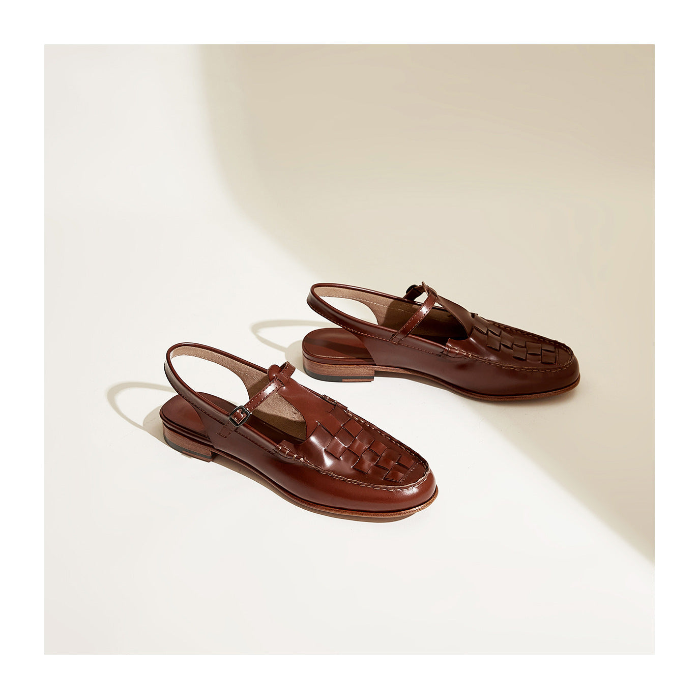 Maria | Vävd Charm Sandaler i Brun med Vävd Design