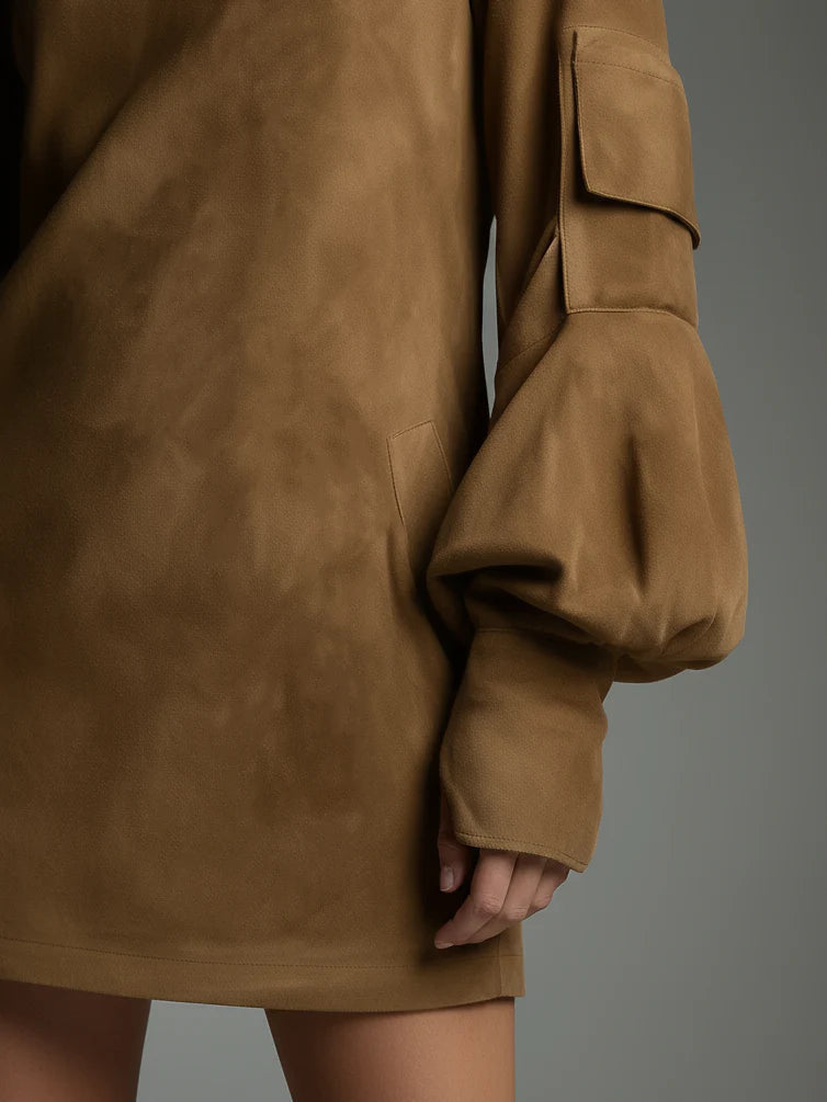 Emma | Mocka Turtleneck Mini Klänning med Vintage Charm
