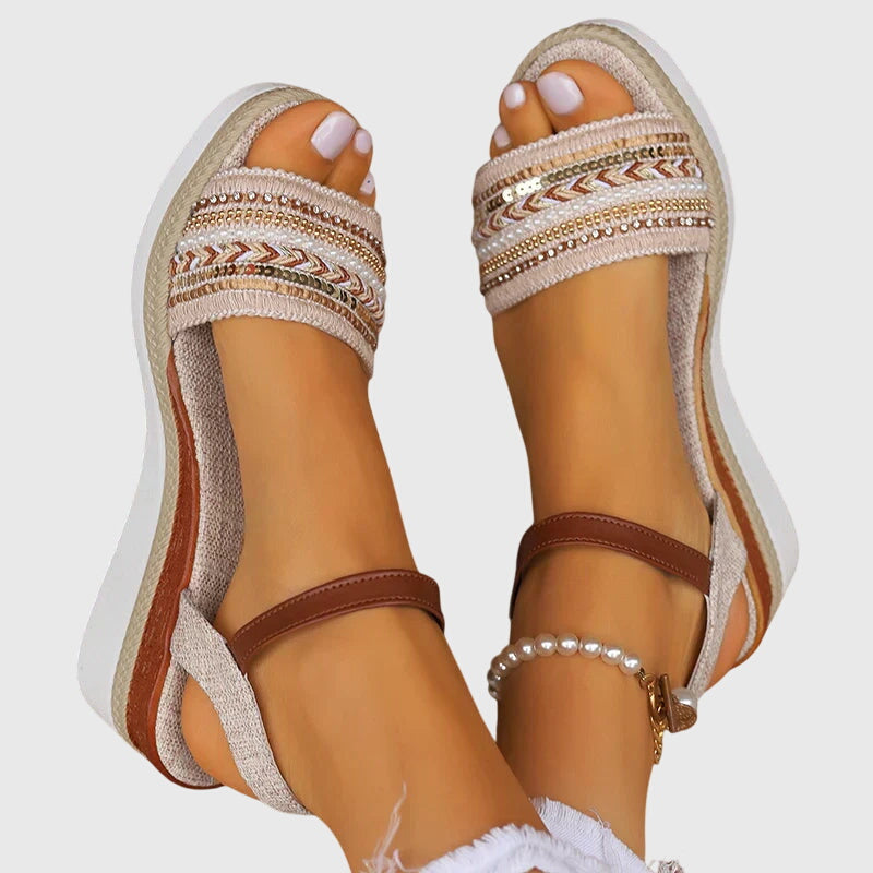 Astrid | Avslappnade sommarsandaler i beige läder