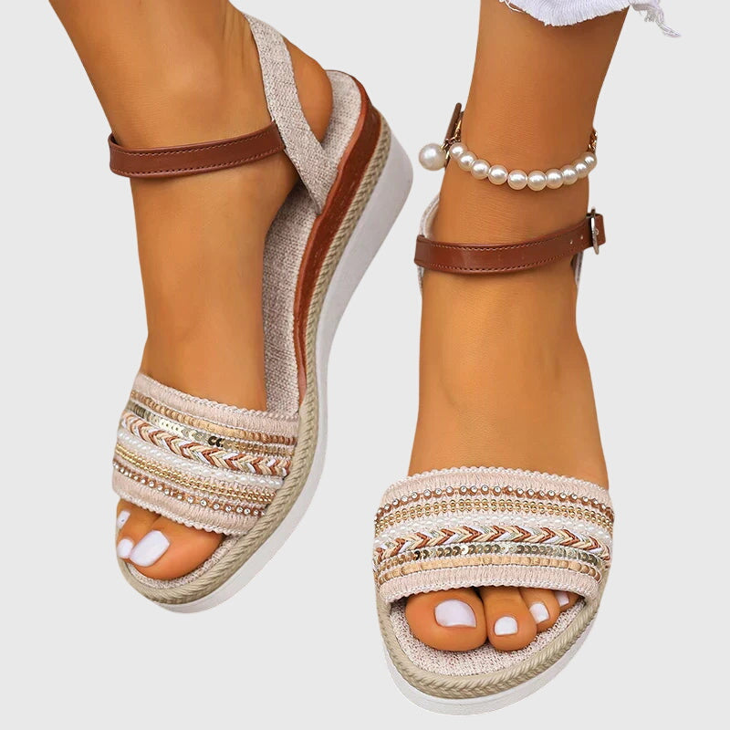 Astrid | Avslappnade sommarsandaler i beige läder