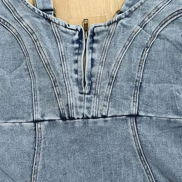 Märta | Elegant denimklänning i klassisk snit, mörkblå