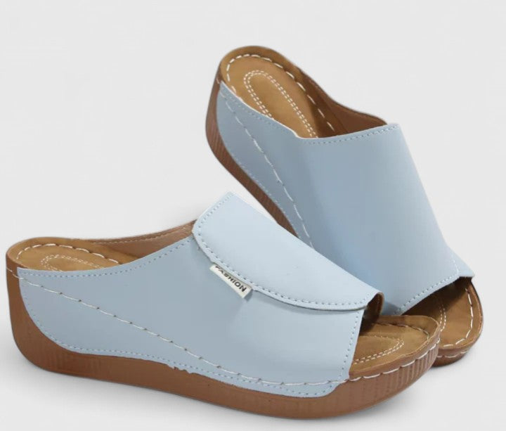 Rebecka | Ortopediska sandaler i beige läder med justerbar rem