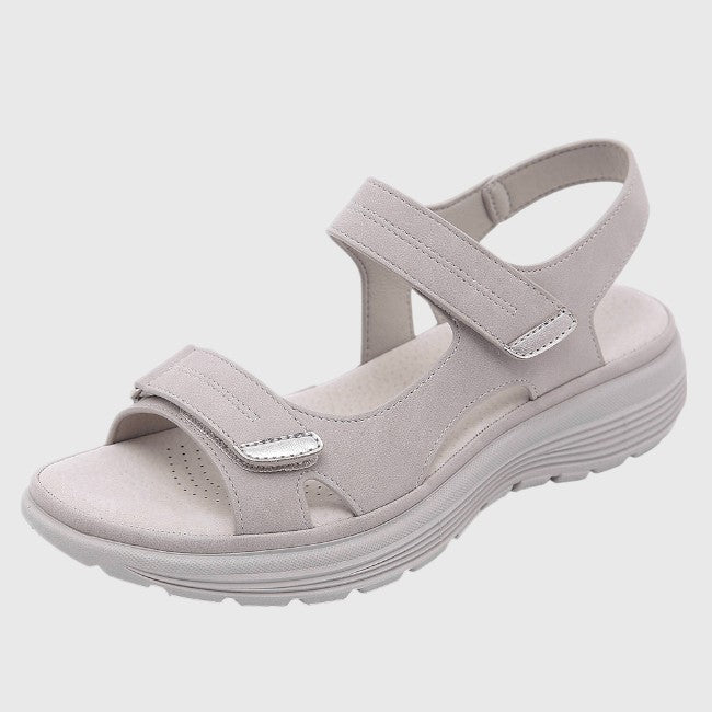 Maja | Ortopediska sommarsandaler i beige läder med justerbar rem