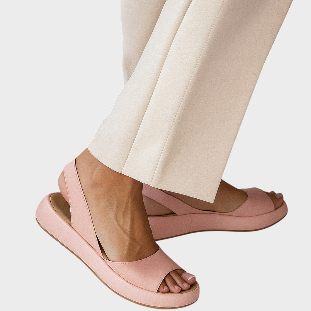 Hilda | Ortopediska Sandaler i Svart Läder med Justerbar Rem