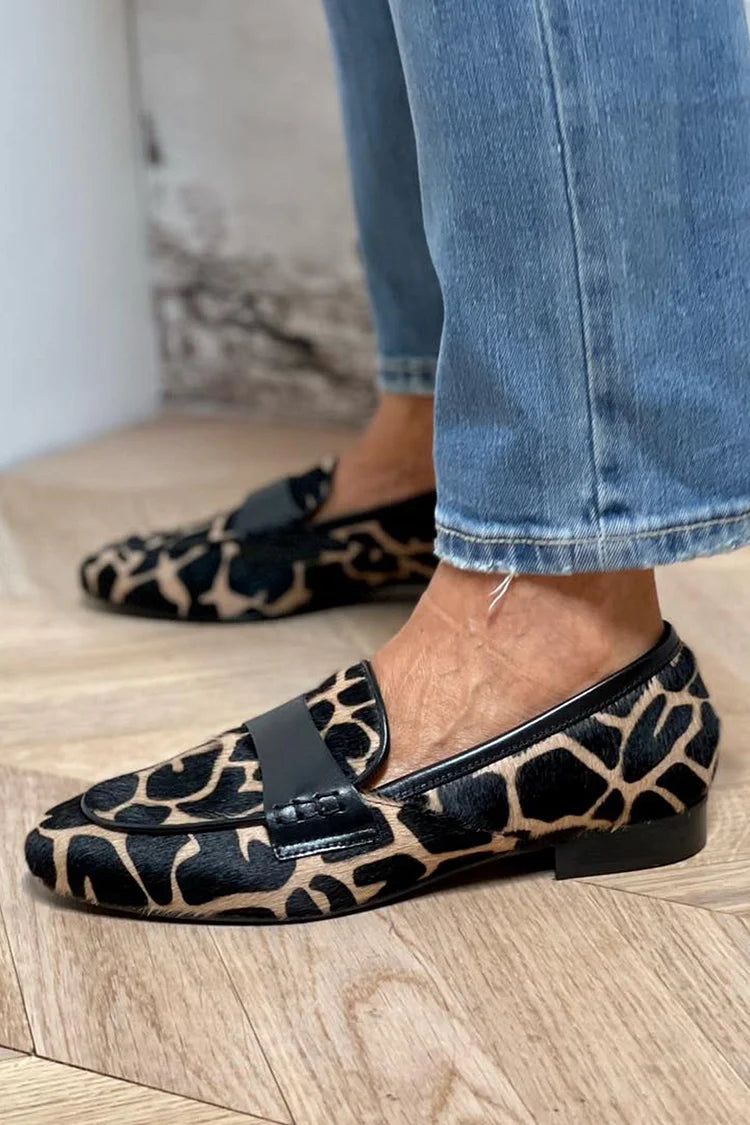 DJURMÖNSTRAD LOAFER MED ELEGANT DETALJ