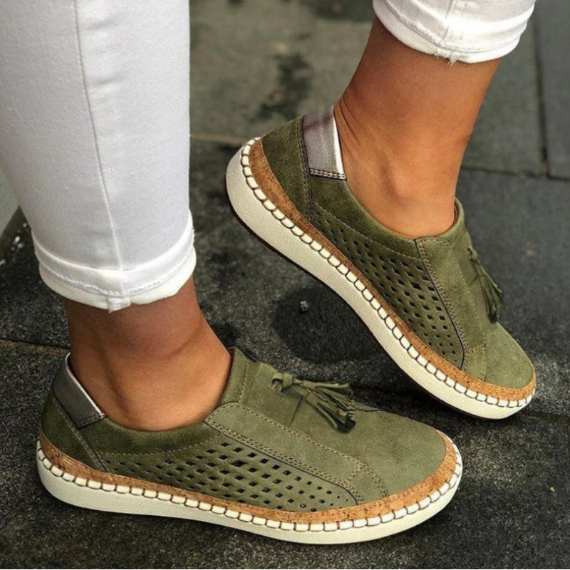 Hilda | Ortopediska slip-ons i svart läder med stödjande sula