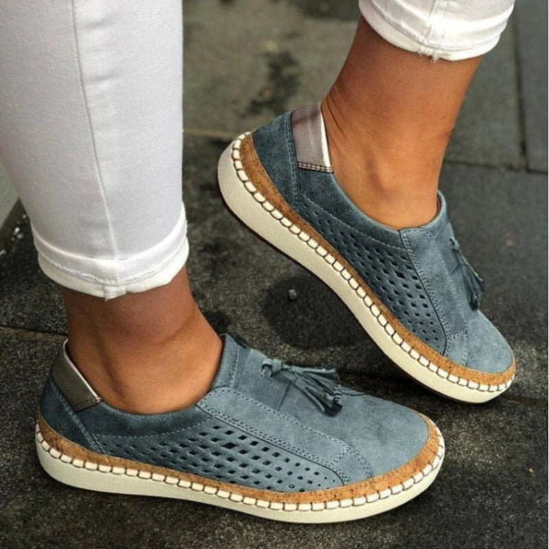 Hilda | Ortopediska slip-ons i svart läder med stödjande sula