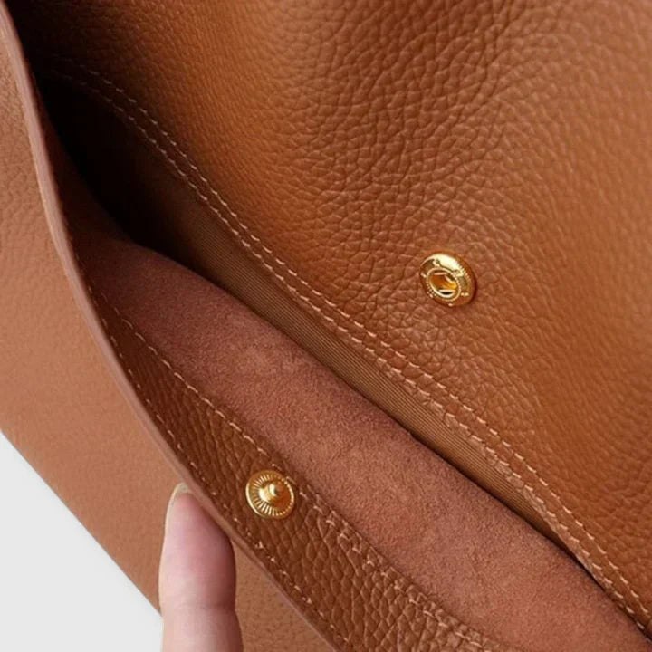 Berit | Axellväska i klassisk design, svart läder