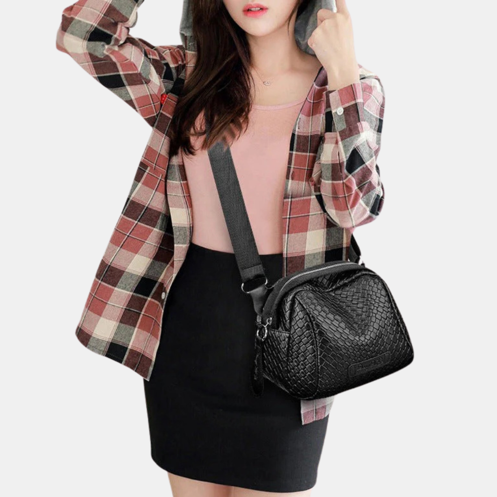 Klara | CHIC LÄTTVIKTS SKAL CROSSBODY VÄSKA