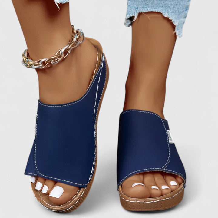 Rebecka | Ortopediska sandaler i beige läder med justerbar rem