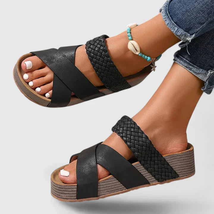 Elsa | Ortopediska sandaler i svart läder med justerbar rem