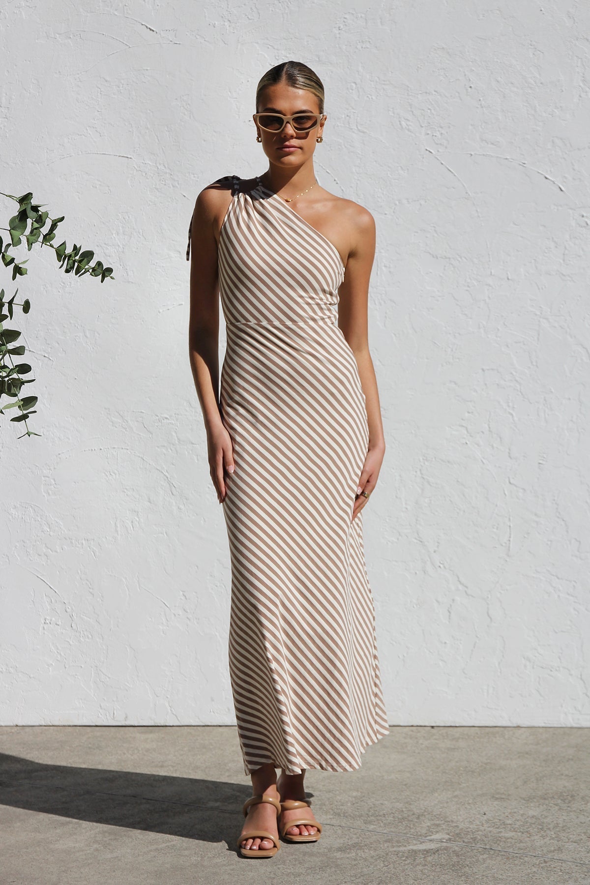 Alma | Rosalie - Randig Klänning med Elegant Detalj