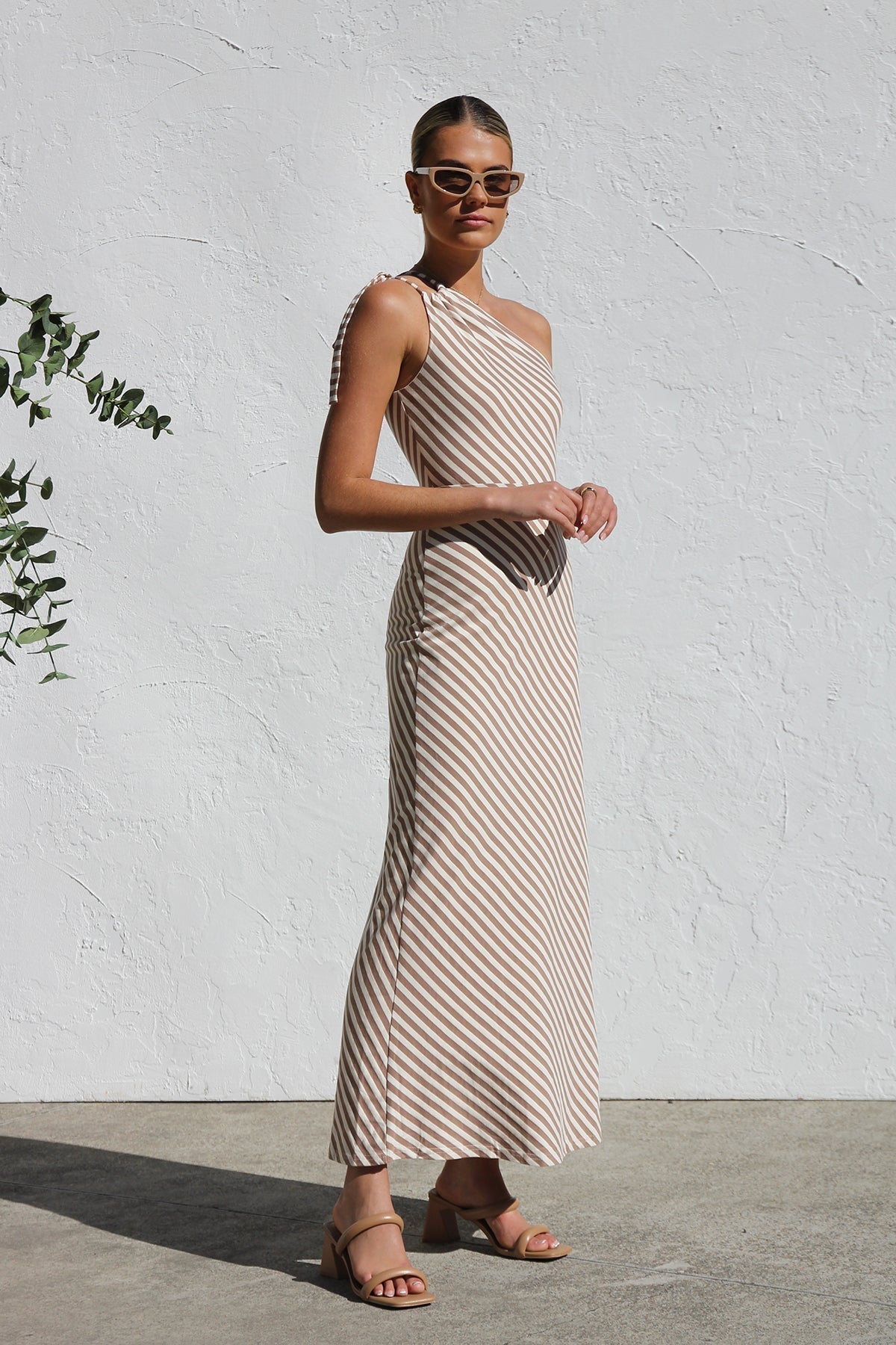 Alma | Rosalie - Randig Klänning med Elegant Detalj
