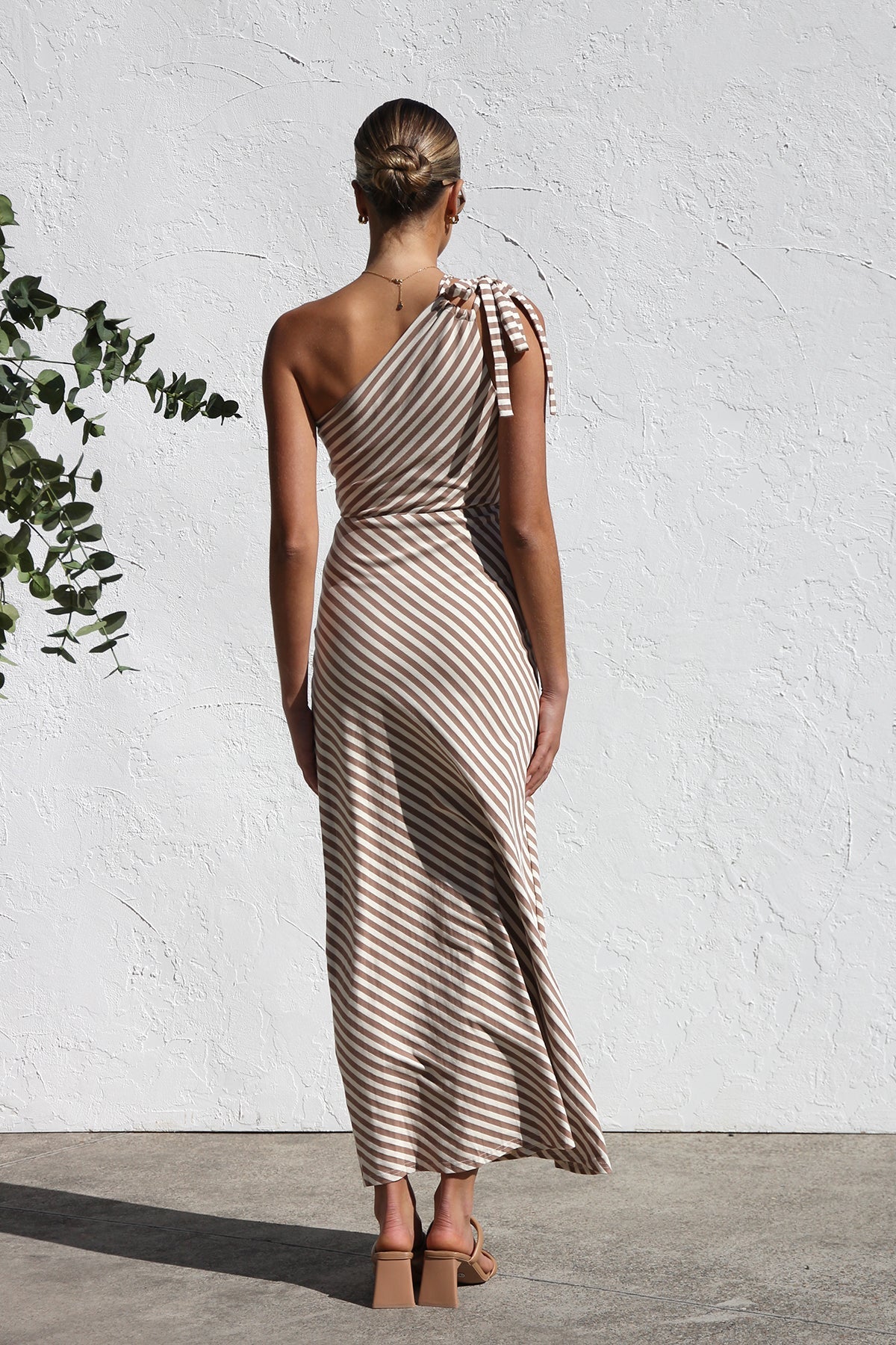 Alma | Rosalie - Randig Klänning med Elegant Detalj