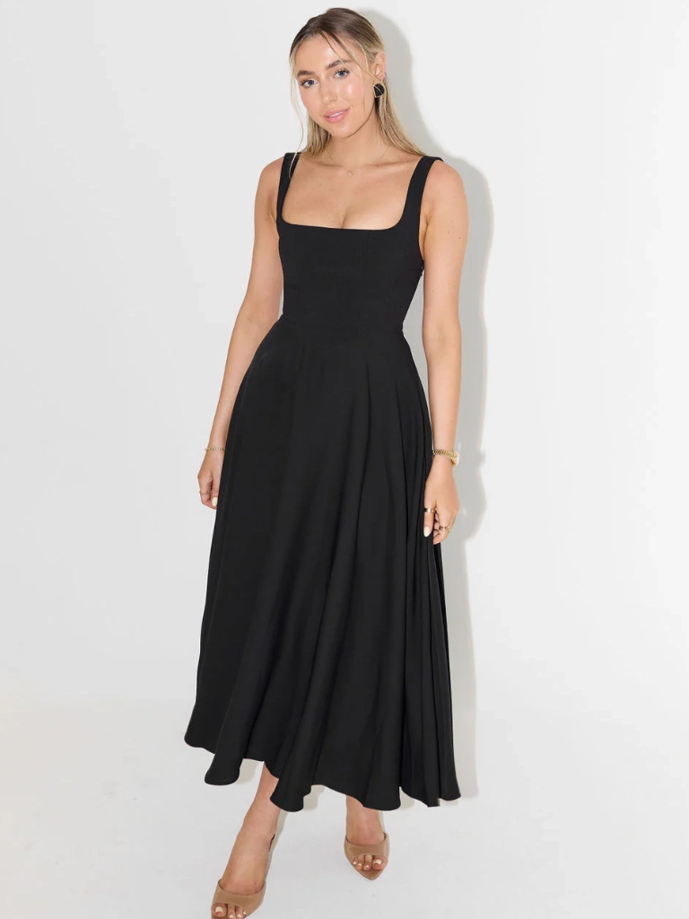 Lovisa | Elegant Aftonklänning i Svart Siden