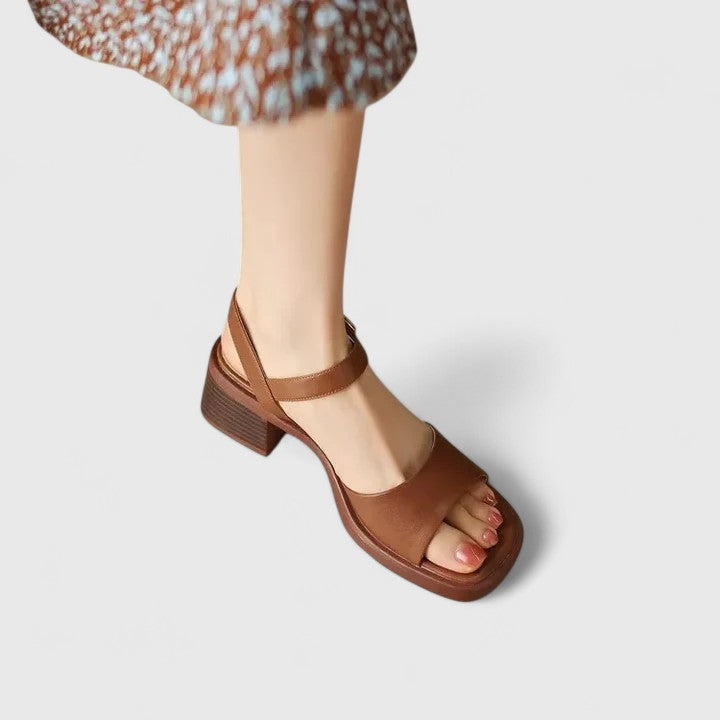 Britta | Eleganta sandaler i svart läder