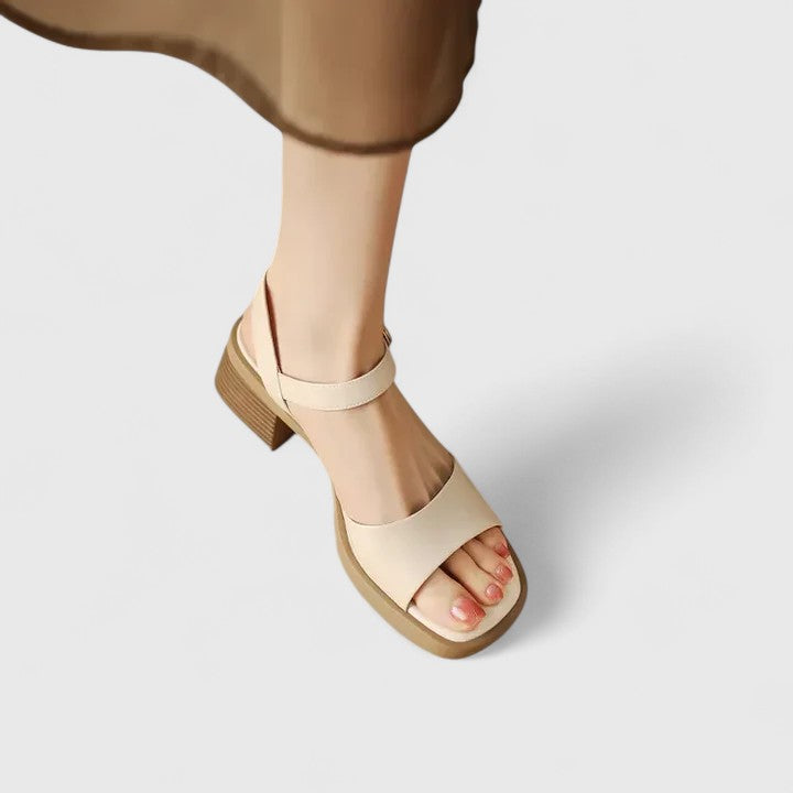 Britta | Eleganta sandaler i svart läder